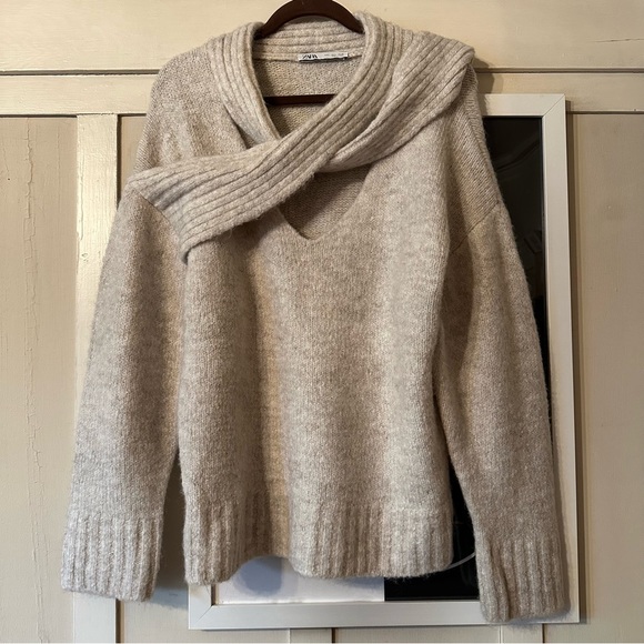 Zara Sweater with Scarf and Asymmetrical Neckline size L - Picture 10 of 13